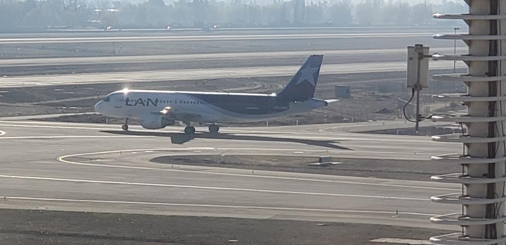 Photo of aircraft CC-BAZ operated by LATAM Airlines Chile