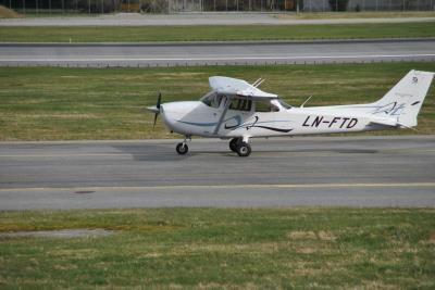 Image of aircraft registration LN-FTD - A Cessna 172-S Skyhawk operated by Flyteknisk AS