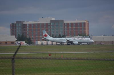 Photo of aircraft C-FHKP operated by Air Canada