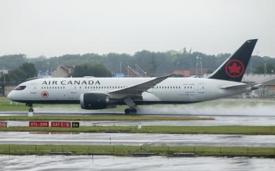 Photo of aircraft C-GHPQ operated by Air Canada