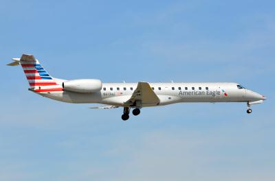 Photo of aircraft N613AE operated by American Eagle