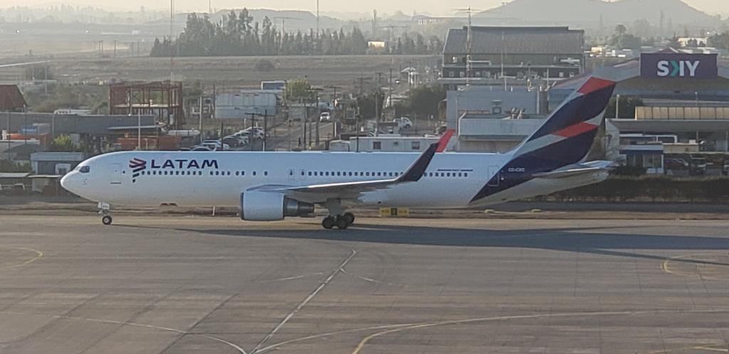 Photo of aircraft CC-CXC operated by LATAM Airlines Chile