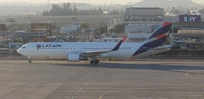 Photo of aircraft CC-CXC operated by LATAM Airlines Chile