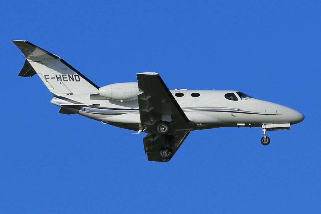 Photo of aircraft F-HEND operated by Omega VII SARL