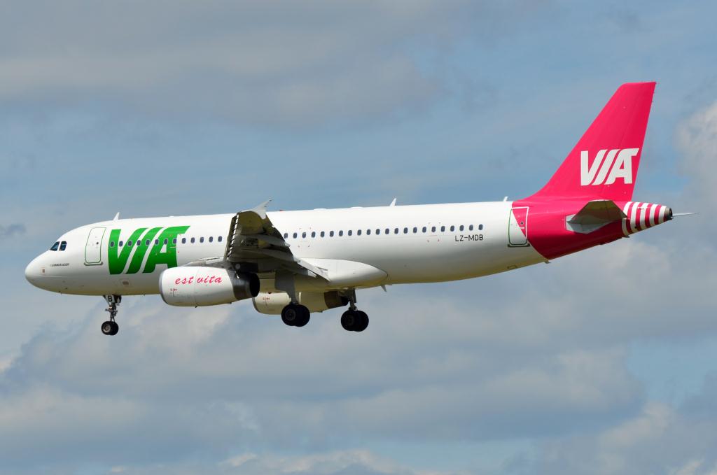 Photo of aircraft LZ-MDB operated by Air Via