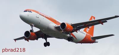 Photo of aircraft G-EZUO operated by easyJet