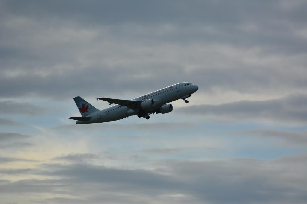 Photo of aircraft C-FDRP operated by Air Canada
