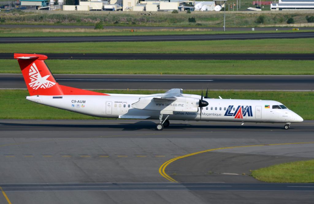 Photo of aircraft C9-AUM operated by LAM-Mocambique Expresso