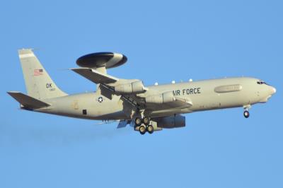 Photo of aircraft 76-1607 operated by United States Air Force