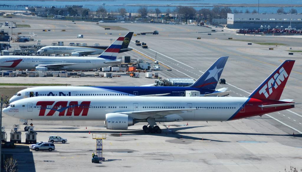 Photo of aircraft PT-MUI operated by TAM Linhas Aereas