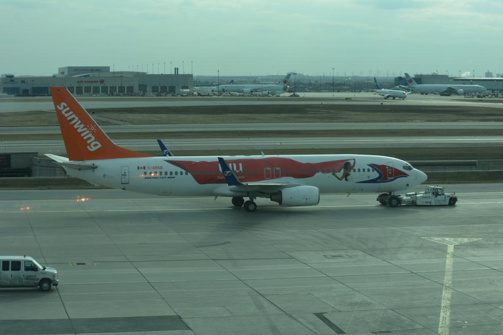 Photo of aircraft C-GRKB operated by Sunwing Airlines