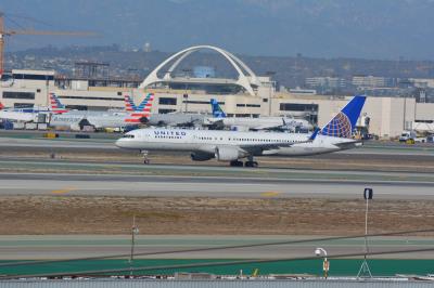 Photo of aircraft N596UA operated by United Airlines