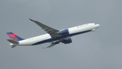 Photo of aircraft N409DX operated by Delta Air Lines