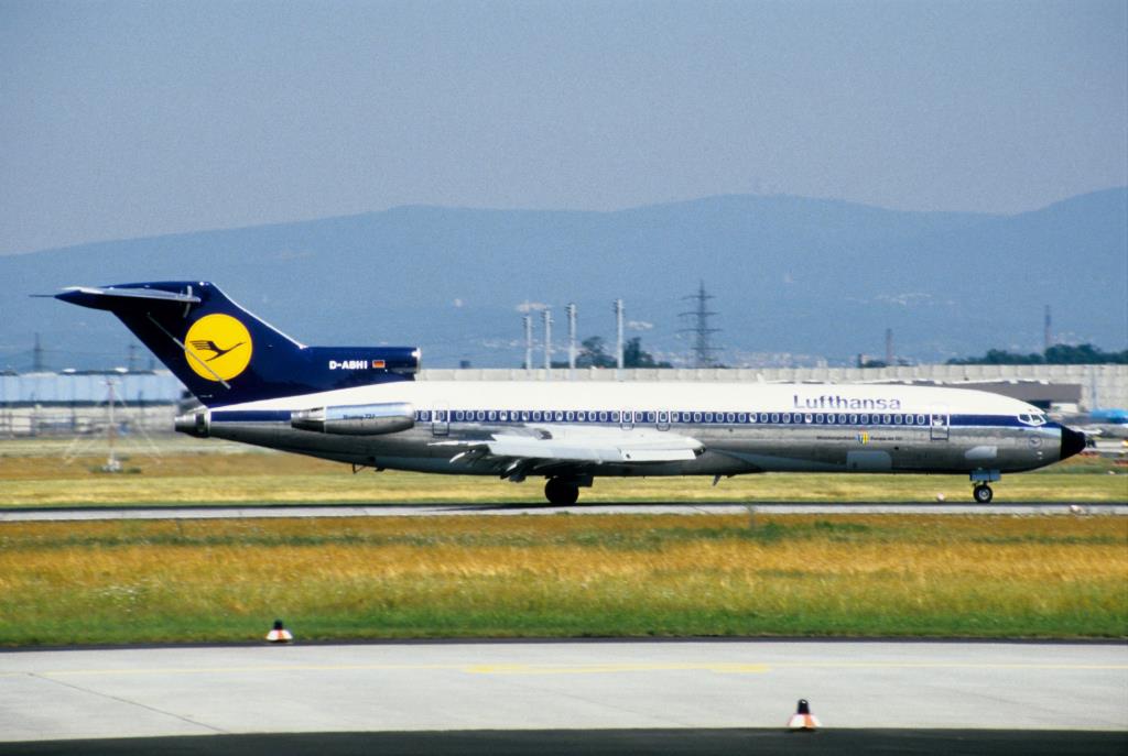 Photo of aircraft D-ABHI operated by Lufthansa