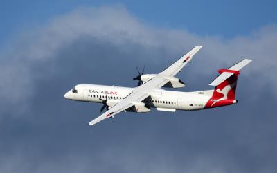 Photo of aircraft VH-QOX operated by QantasLink