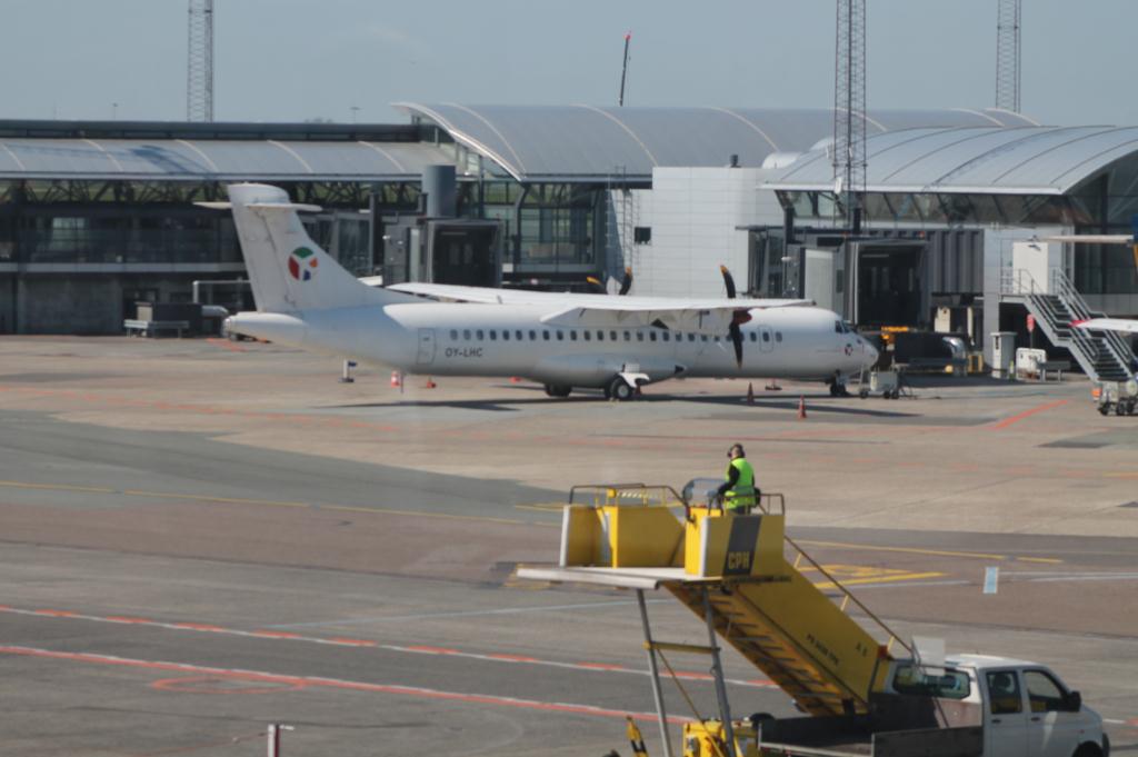 Photo of aircraft OY-LHC operated by Danish Air Transport (DAT)