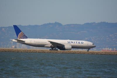 Photo of aircraft N77019 operated by United Airlines