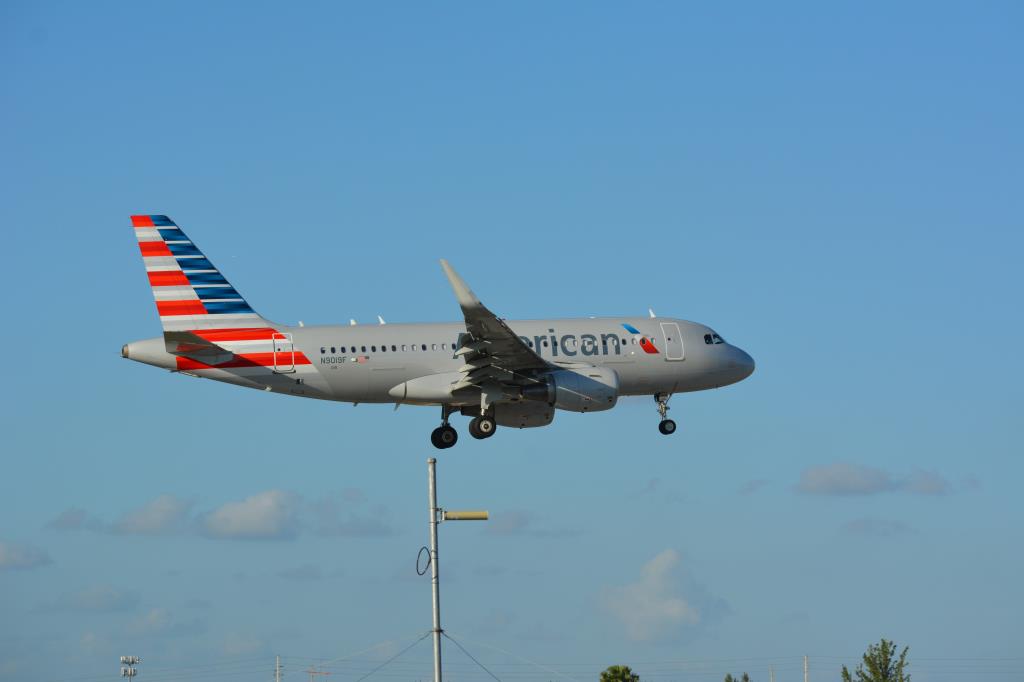 Photo of aircraft N9019F operated by American Airlines