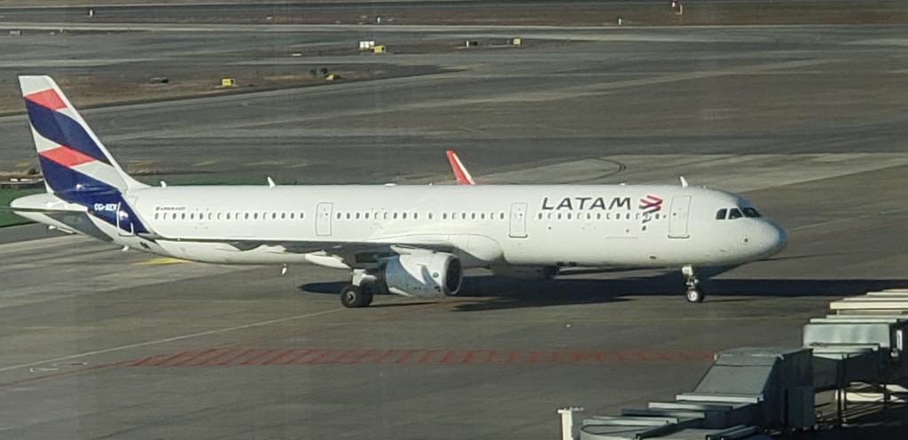 Photo of aircraft CC-BEK operated by LATAM Airlines Chile