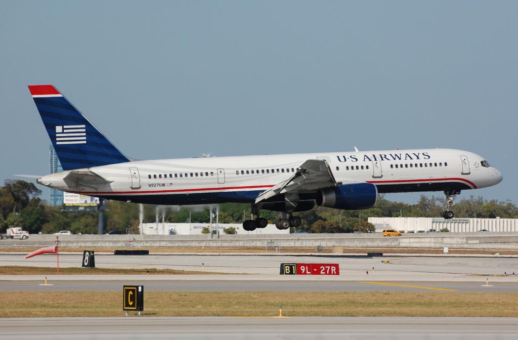 Photo of aircraft N927UW operated by US Airways