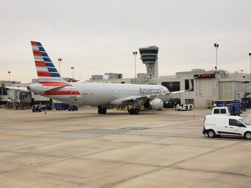 Photo of aircraft N160AN operated by American Airlines