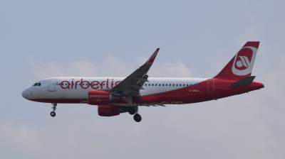 Image of aircraft registration D-ABNQ - A A320-214(WL) operated by Air Berlin