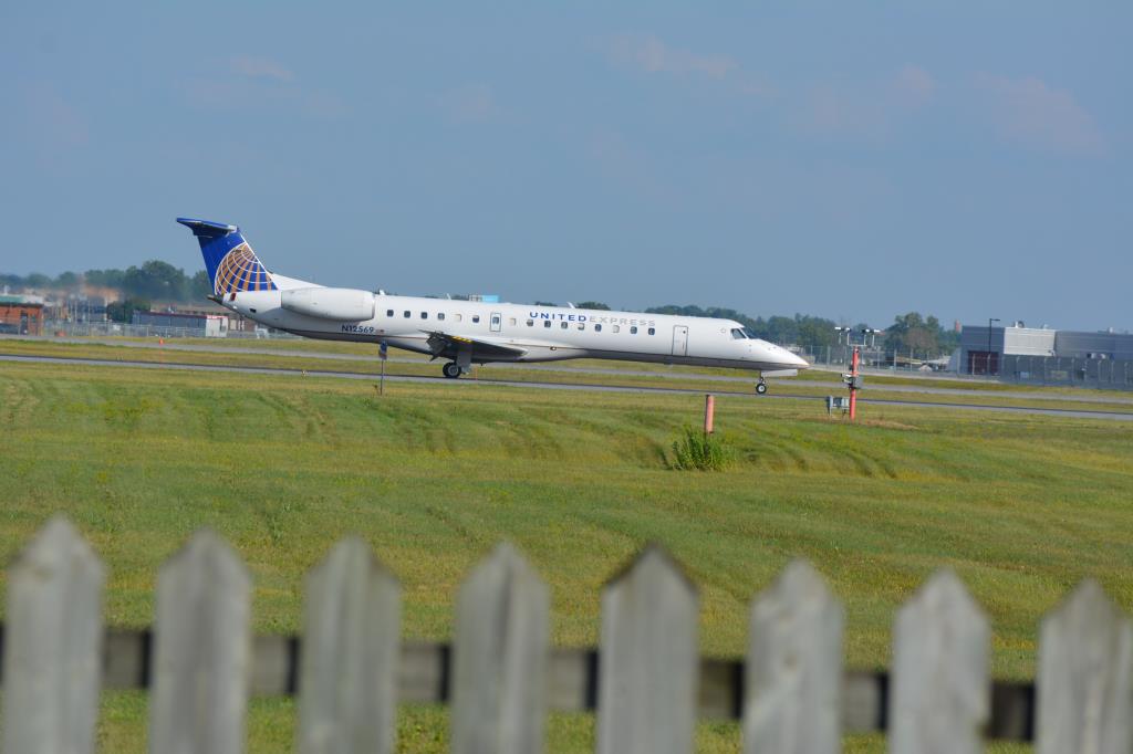 Photo of aircraft N12569 operated by ExpressJet Airlines