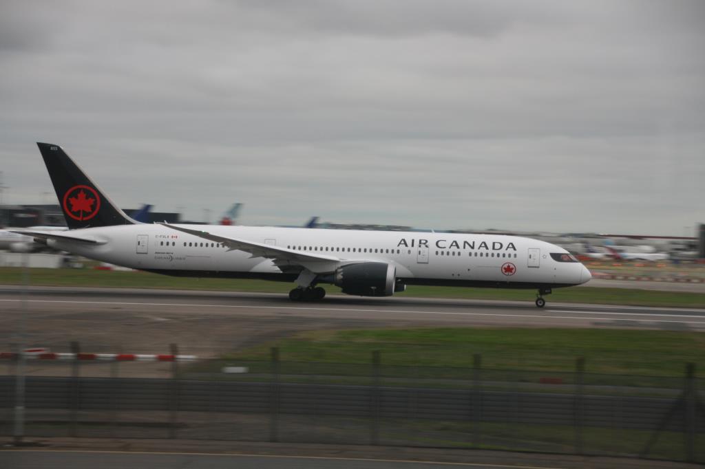 Photo of aircraft C-FVLX operated by Air Canada