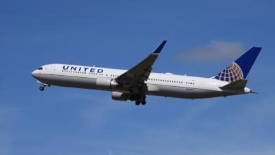 Photo of aircraft N670UA operated by United Airlines