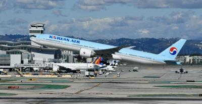 Photo of aircraft HL8210 operated by Korean Air Lines