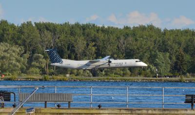 Photo of aircraft C-GLQM operated by Porter Airlines