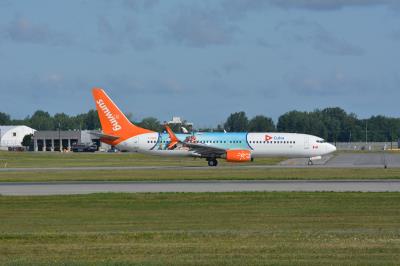 Photo of aircraft C-FDBD operated by Sunwing Airlines