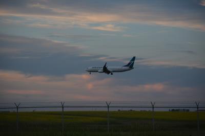 Photo of aircraft C-GJLS operated by WestJet