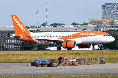 Photo of aircraft OE-LSM operated by easyJet Europe