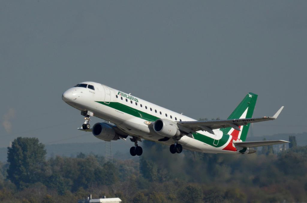 Photo of aircraft EI-RDG operated by Alitalia