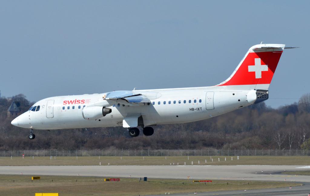 Photo of aircraft HB-IXT operated by Crossair