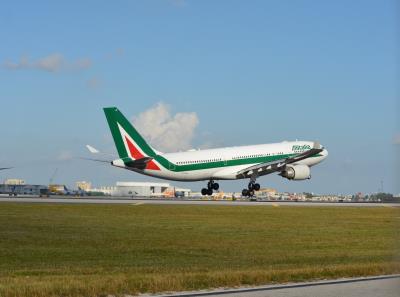 Photo of aircraft EI-EJL operated by Alitalia