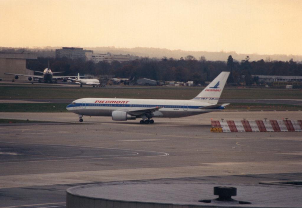 Photo of aircraft N649US operated by US Air