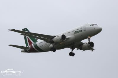 Photo of aircraft EI-IMC operated by Alitalia