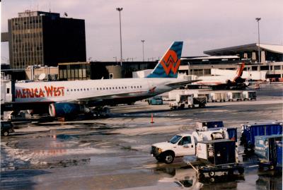 Photo of aircraft N658AW operated by America West Airlines