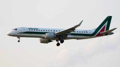 Photo of aircraft EI-RNB operated by Alitalia