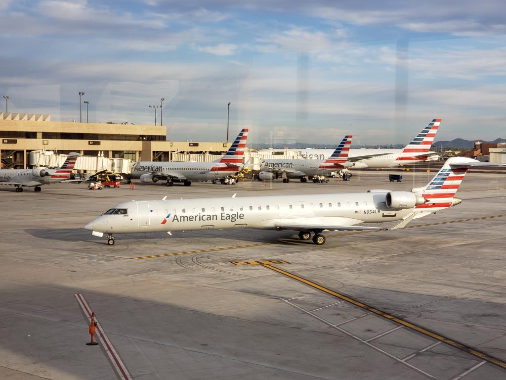 Photo of aircraft N954LR operated by American Eagle