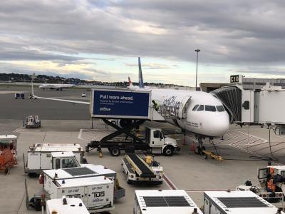 Photo of aircraft N982JB operated by JetBlue Airways