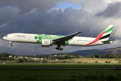 Photo of aircraft A6-EPE operated by Emirates