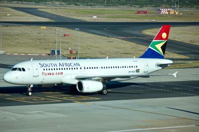 Image of aircraft registration ZS-SZD - A A320-232 operated by South African Airways