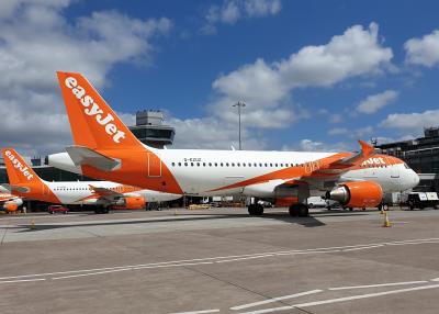 Image of aircraft registration G-EZUZ - A A320-214 operated by easyJet