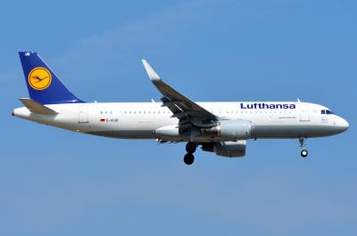 Photo of aircraft D-AIUB operated by Lufthansa