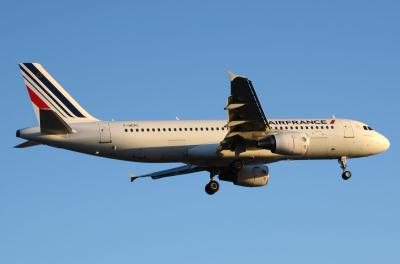 Image of aircraft registration F-HEPC - A A320-214 operated by Air France