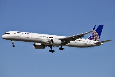 Photo of aircraft N57862 operated by United Airlines