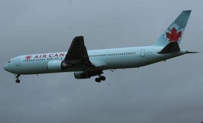 Photo of aircraft C-FCAF operated by Air Canada